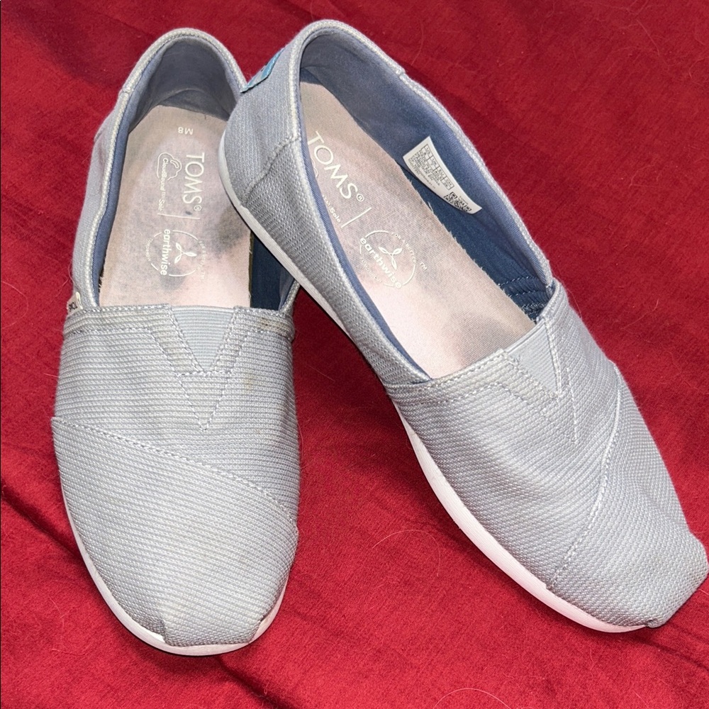 Toms Men’s Canvas Shoes.   Size 8
